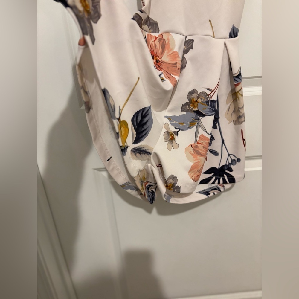 Windsor Floral halter top romper Women’s small - Picture 7 of 7